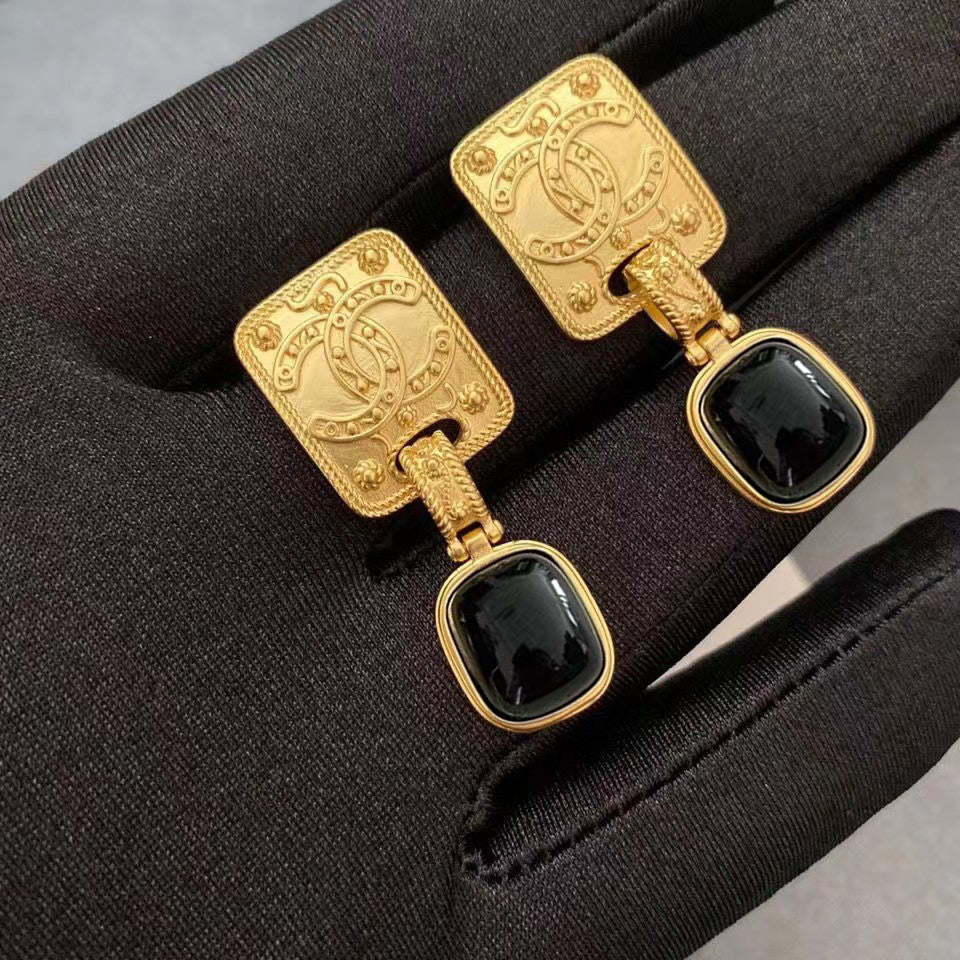 Chanel Black Pearl Earrings - 18K Yellow Gold