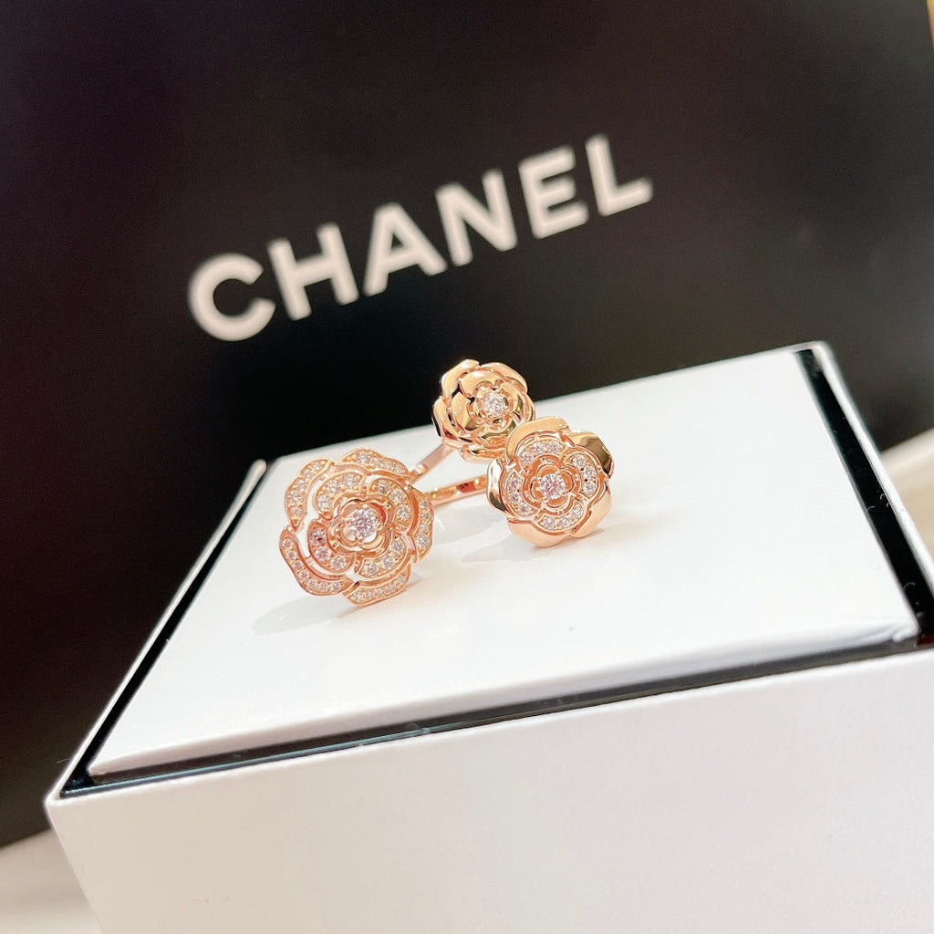 Chanel Extrait De Camelia Ring - 18K Gold