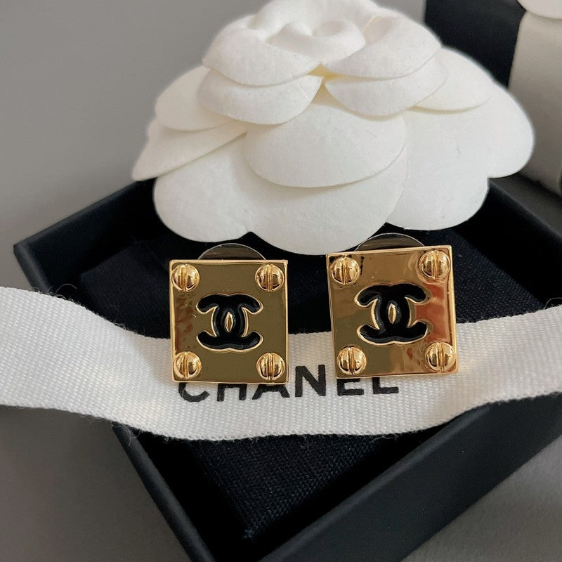 Chanel Black Gold Square Earrings - 2 cm Height - 18K Yellow Gold