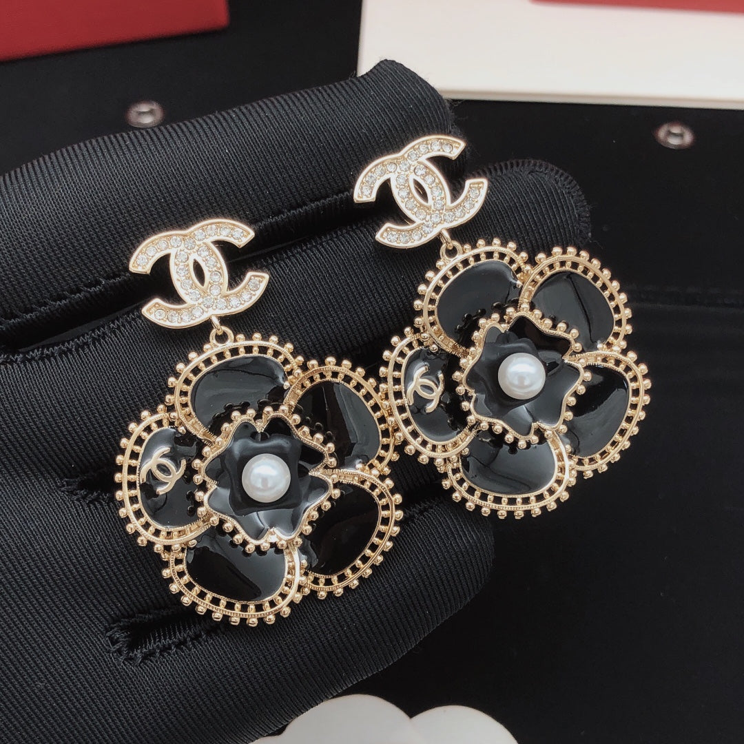 Chanel Camellia Diamond Earrings - 18K Yellow Gold