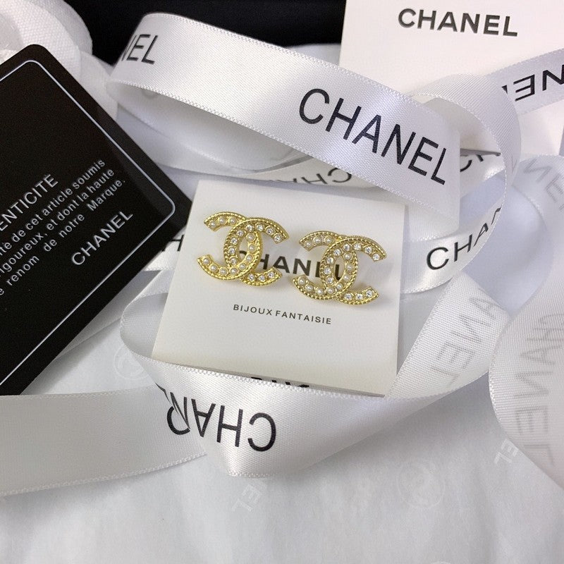 Chanel Pearl Earrings - 1.85 cm Height - 18K Yellow Gold