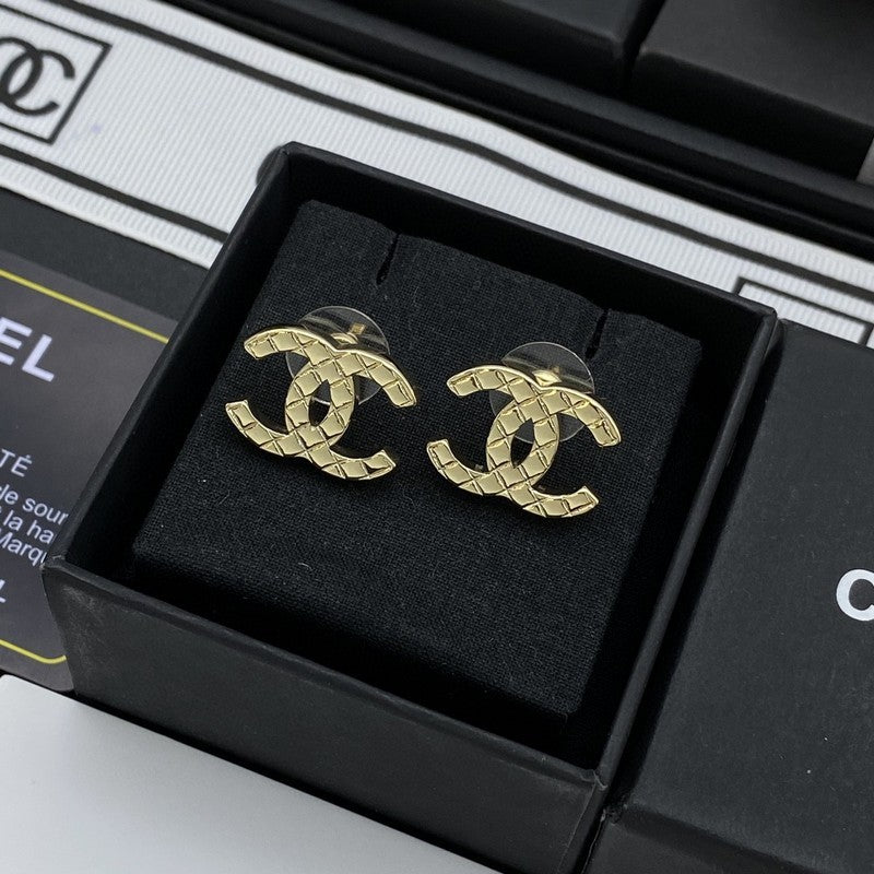 Chanel Classic Earrings - 18K Yellow Gold