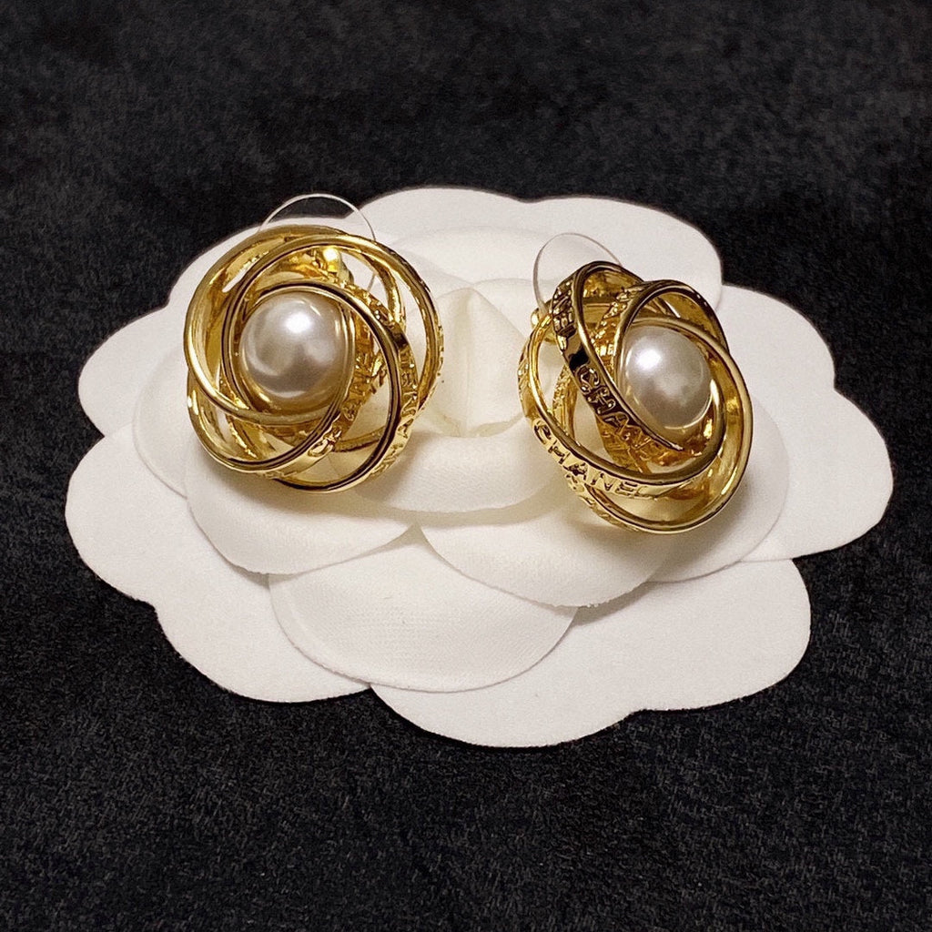 Chanel Pearl Earrings - 18K Yellow Gold