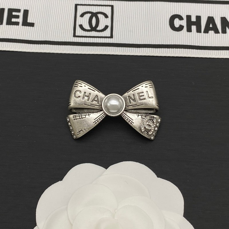 Chanel Bow Tie Pearl Gold Brooch