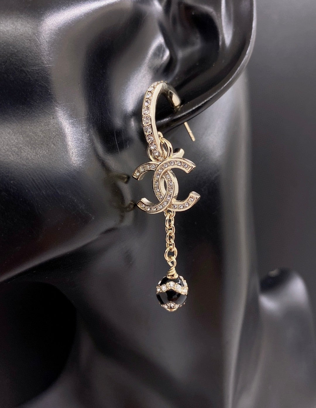 Chanel Pearl Long Pendant Earrings - 18K Yellow Gold