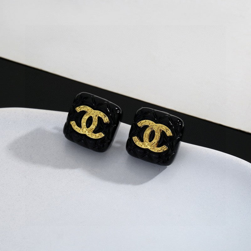 Chanel Black Gold Square Earrings - 1.5 cm Height - 18K Yellow Gold