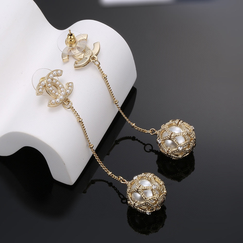 Chanel Pearl Long Earrings - 18K Yellow Gold