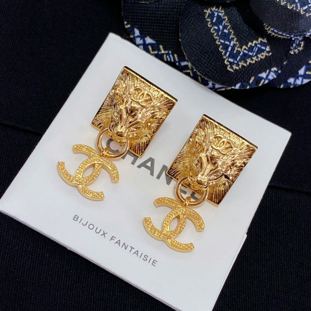 Chanel Lion Sharp Earrings - 18K Yellow Gold