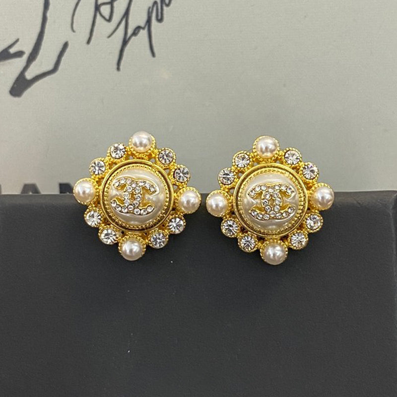 Chanel Pearl Earrings - 18K Yellow Gold