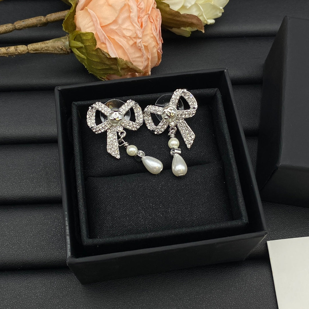 Chanel Butterfly Pearl Earrings - 18K Yellow Gold