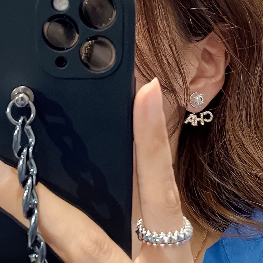 Chanel Diamonds Script Earrings - 18K Yellow Gold