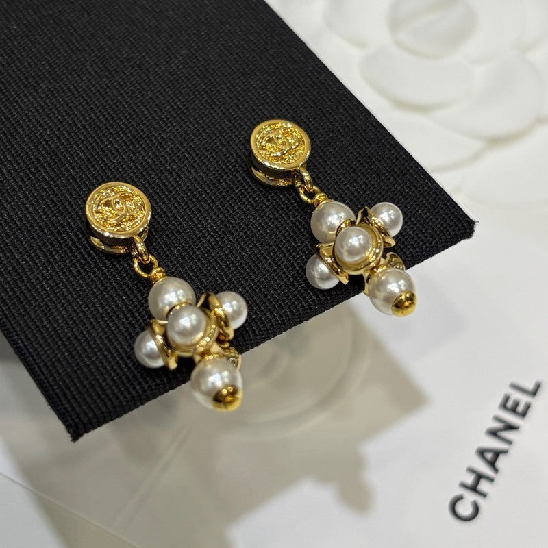 Chanel Grape Pearl Earrings - 18K Yellow Gold