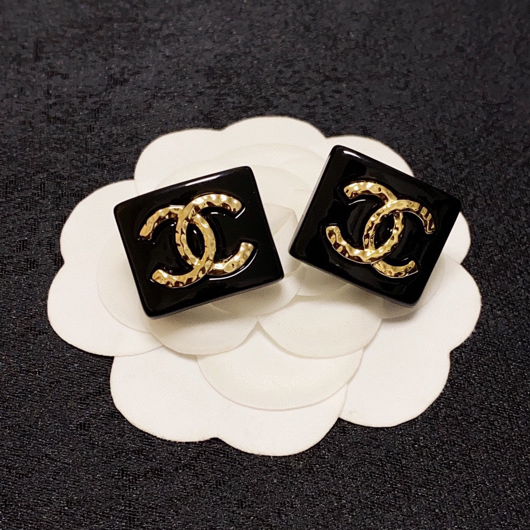 Chanel Black Resin Square Earrings - 18K Yellow Gold