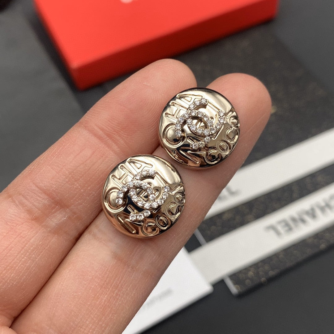Chanel Circle Diamond Earrings - 18K Yellow Gold