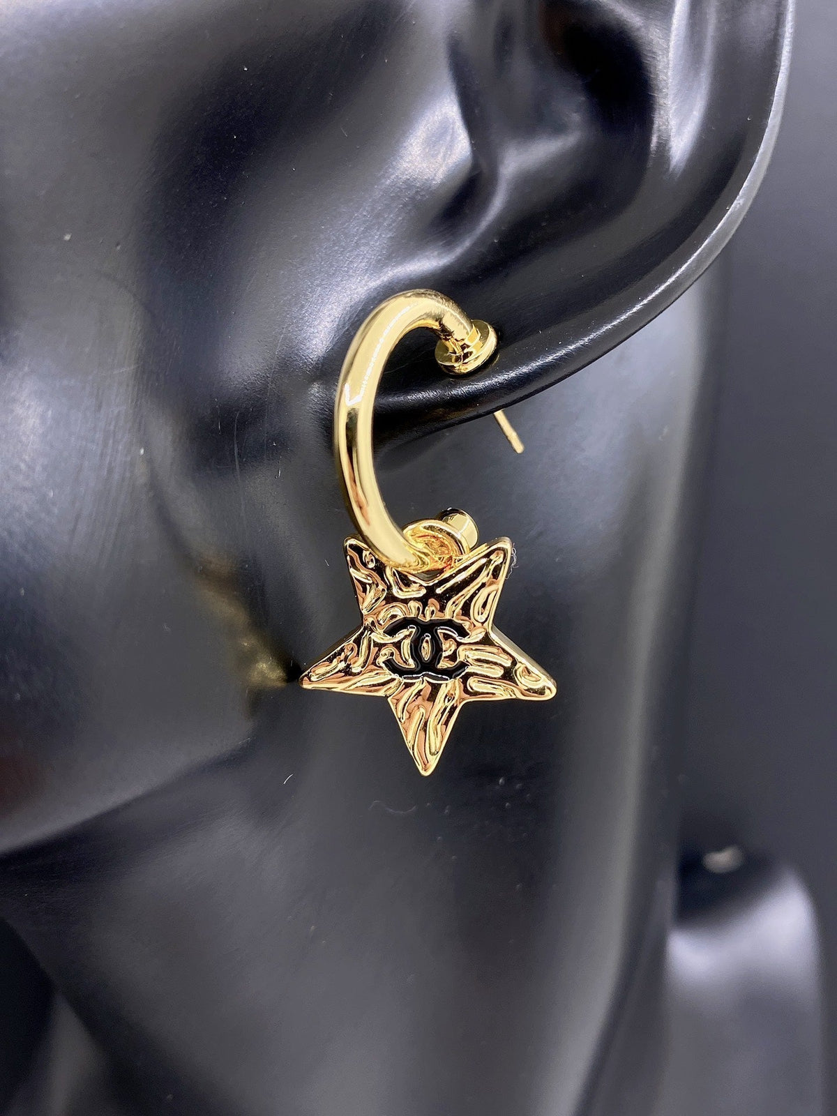 Chanel Heart Star Earrings - 18K Yellow Gold