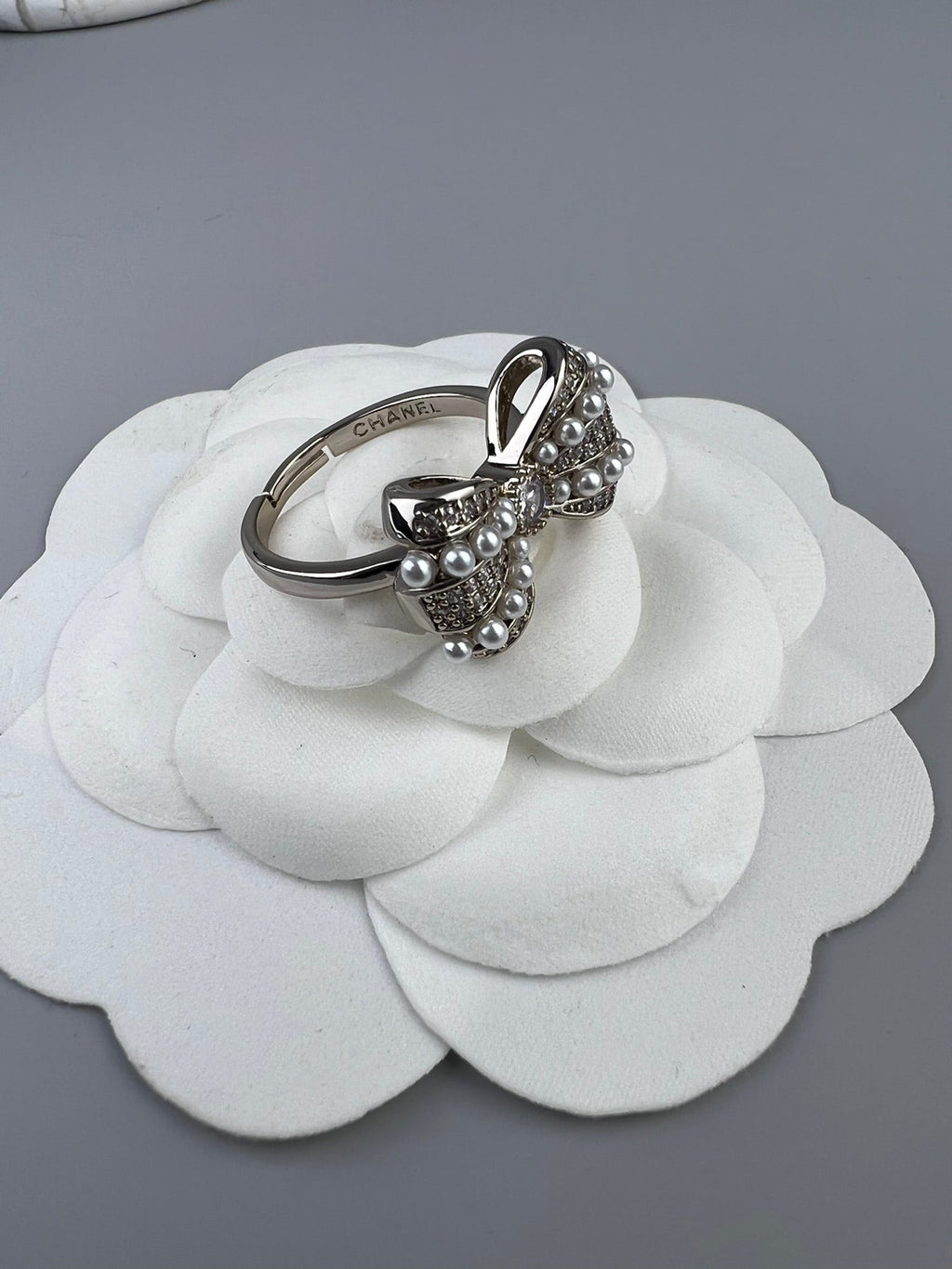 Chanel Bow Tie Pearl Ring - 18K White Gold