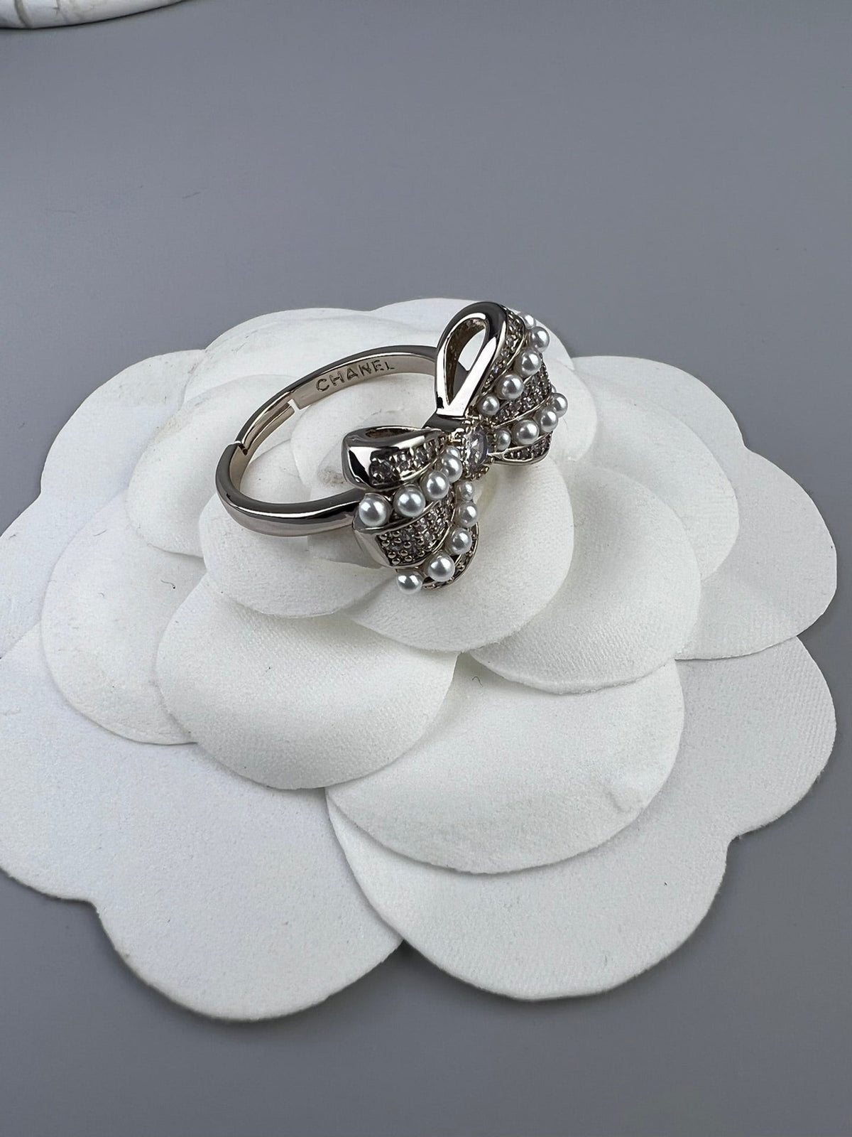 Chanel Bow Tie Pearl Ring - 18K White Gold