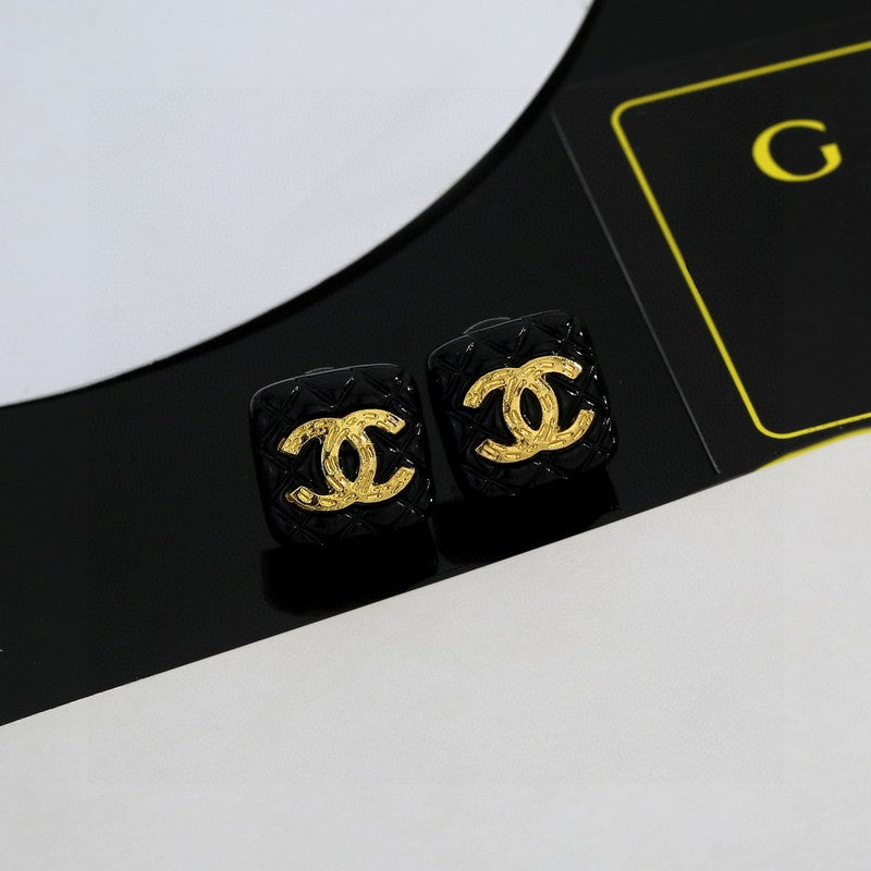 Chanel Black Gold Square Earrings - 1.5 cm Height - 18K Yellow Gold