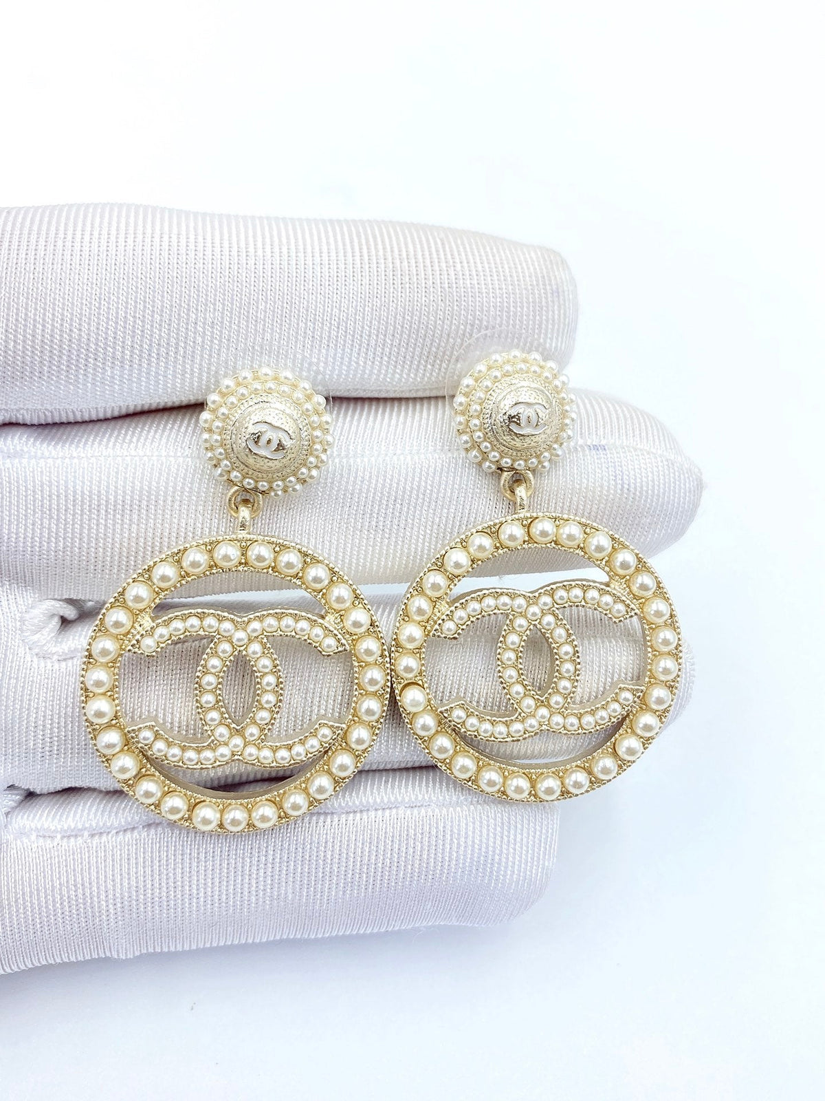 Chanel Pearl Earrings - 18K Yellow Gold