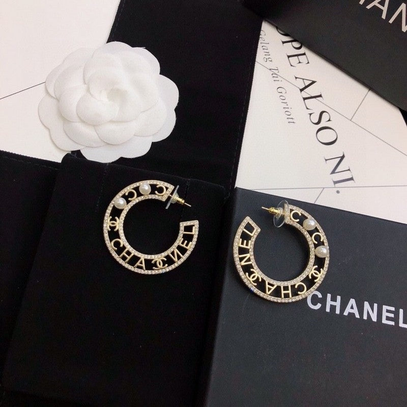 Chanel Circle Pearl Earrings - 18K Yellow Gold