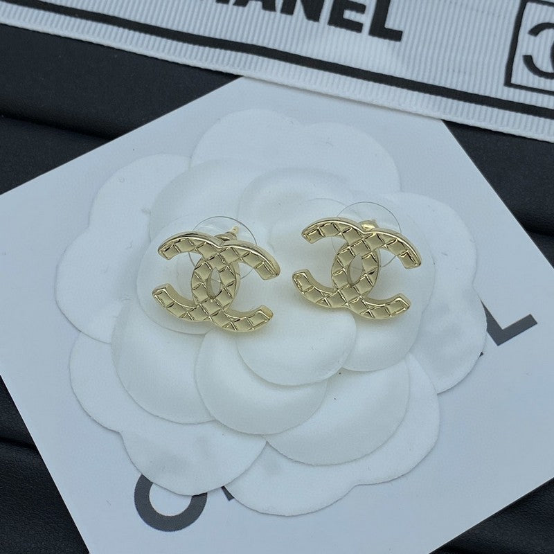 Chanel Classic Earrings - 18K Yellow Gold