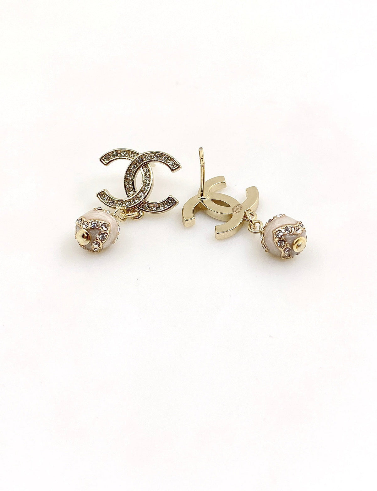 Chanel Pearl Pendant Earrings - 18K Yellow Gold