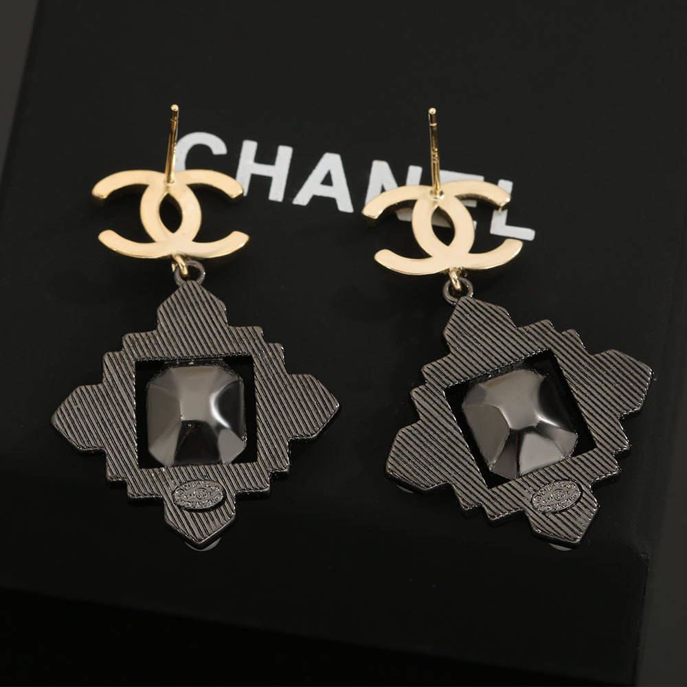 Chanel Crystal Earrings - 4 cm Height - 18K Yellow Gold