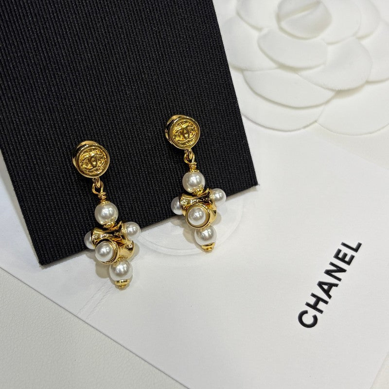 Chanel Grape Pearl Earrings - 18K Yellow Gold