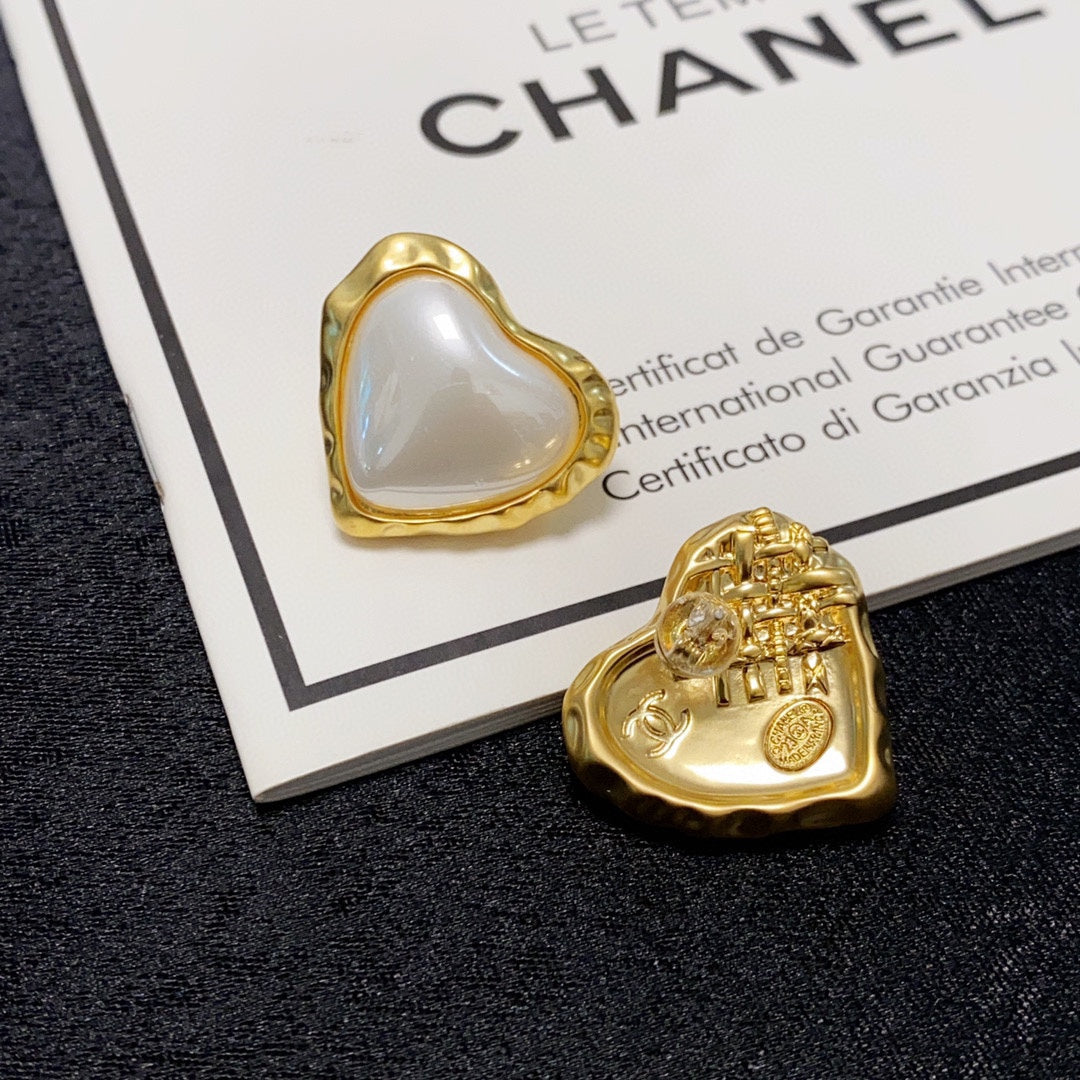 Chanel Heart Pearl Earrings - 18K Yellow Gold