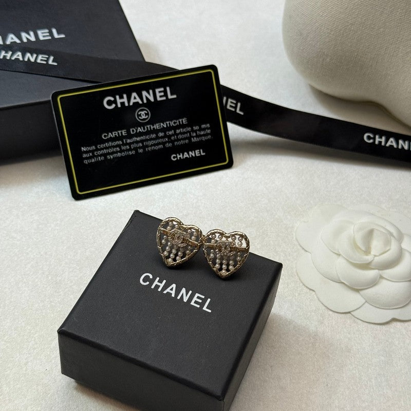 Chanel Pearl Heart Earrings - 18K Yellow Gold