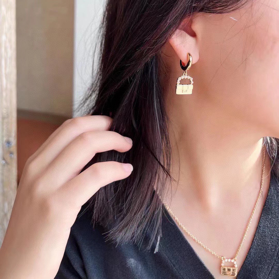 Bag Pendant Pearl Earrings - 18K Yellow Gold