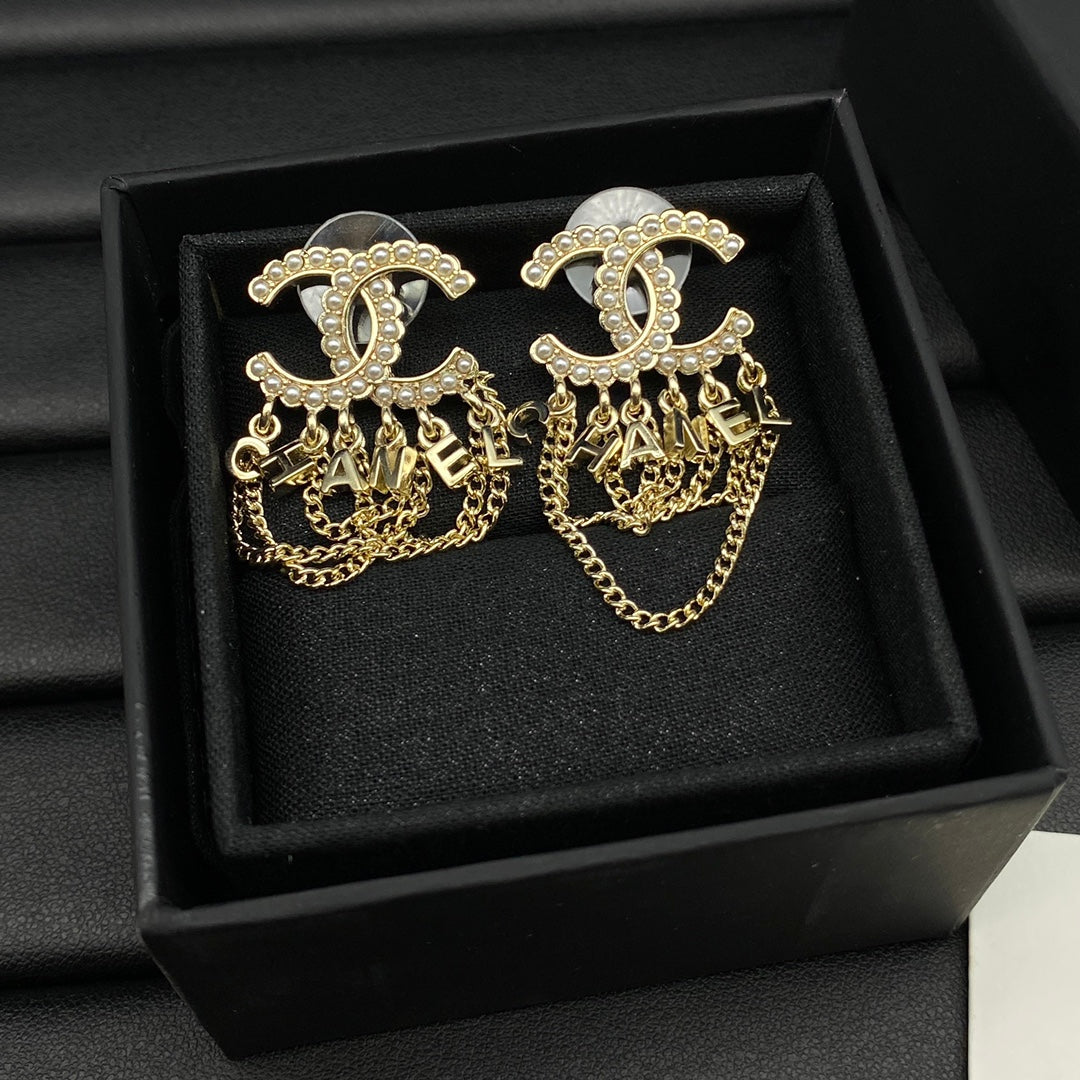 Chanel Pearl Chain Link Earrings - 18K Yellow Gold