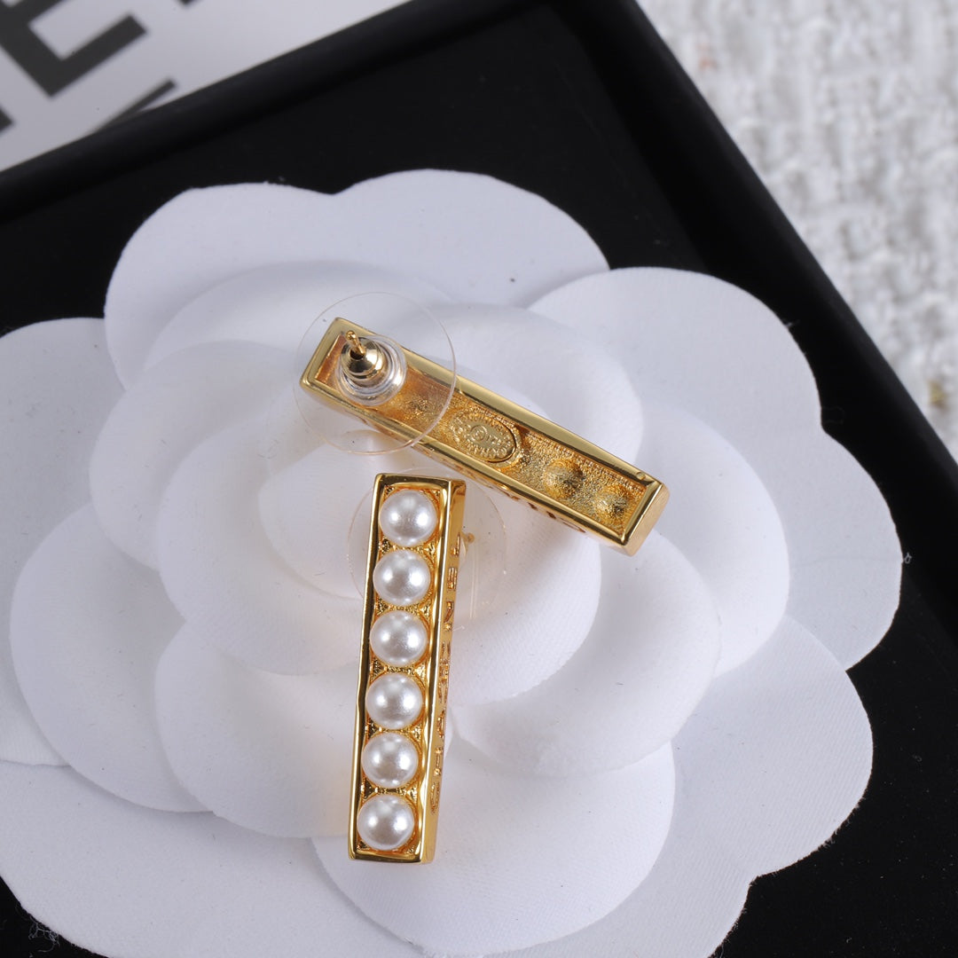 Chanel Pearl Earrings - 18K Yellow Gold