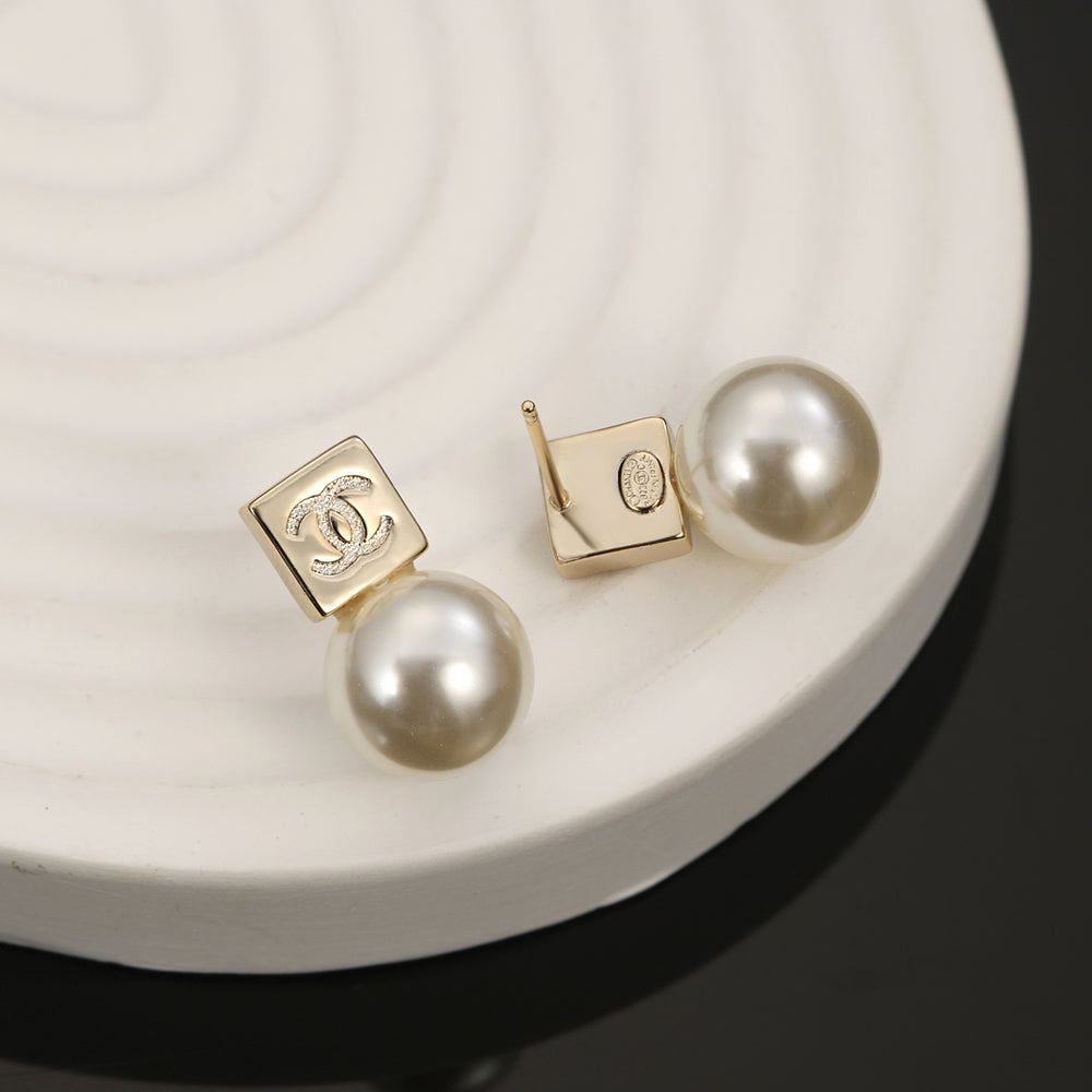 Chanel Pearl Earrings - 18K Yellow Gold