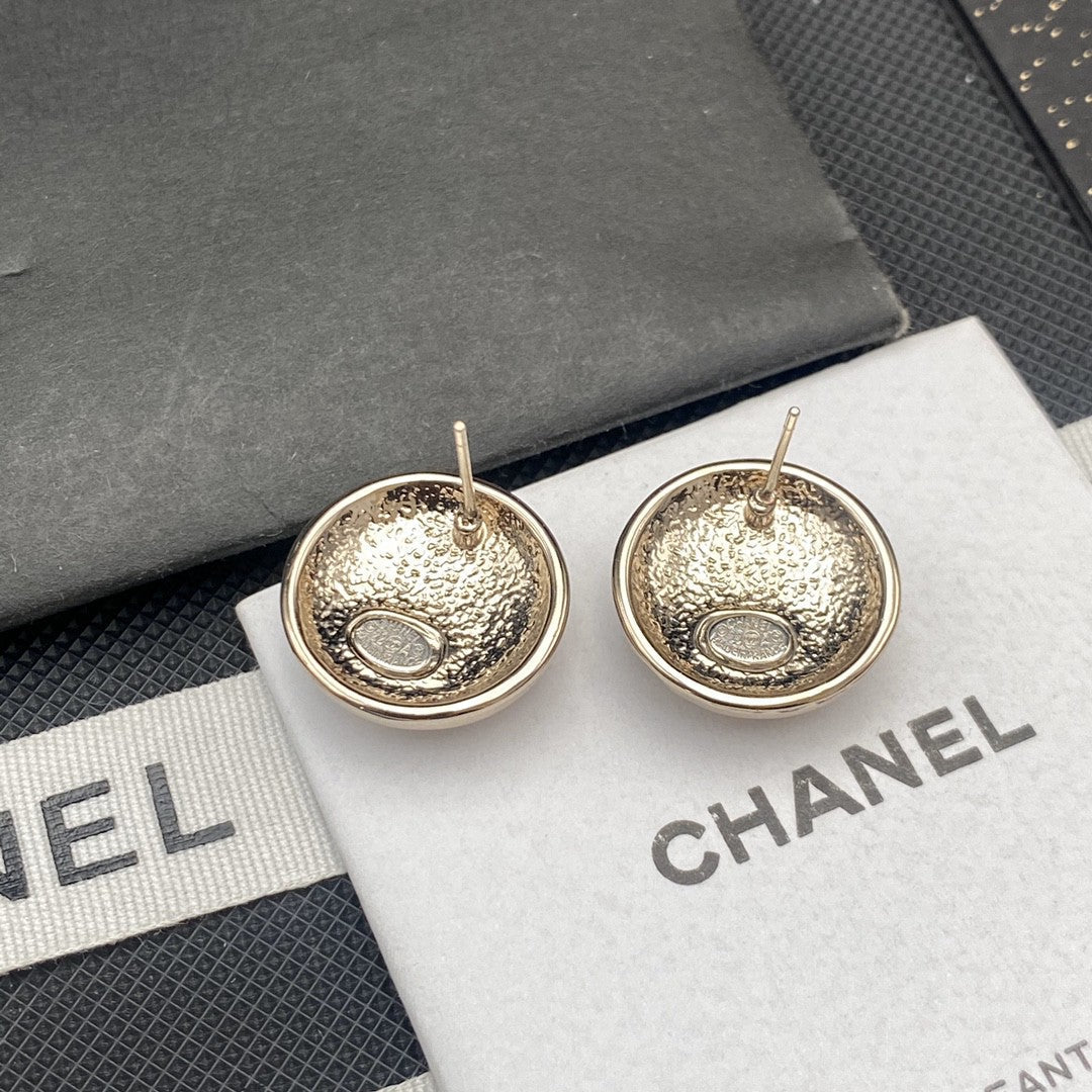 Chanel Circle Diamond Earrings - 18K Yellow Gold
