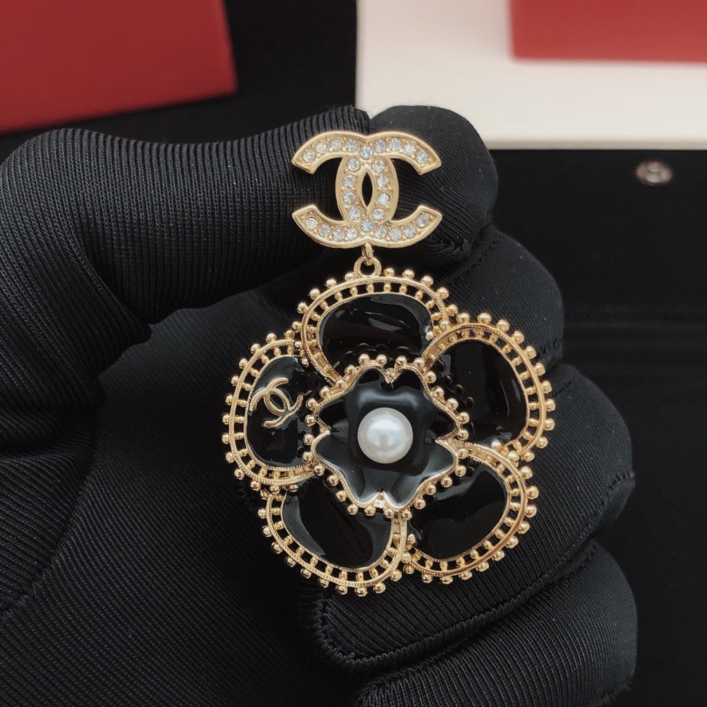 Chanel Camellia Diamond Earrings - 18K Yellow Gold