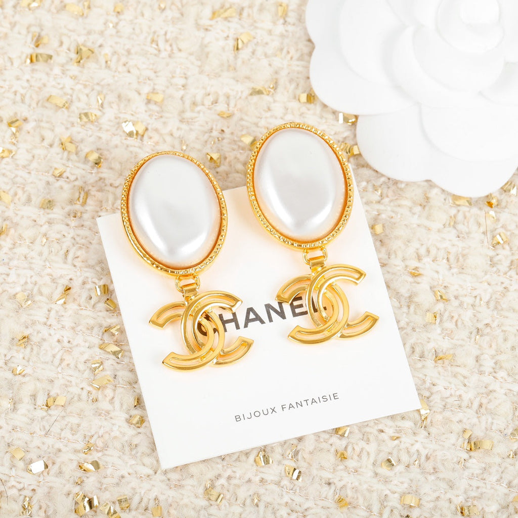 Chanel Big Pearl Pendant Earrings - 18K Yellow Gold