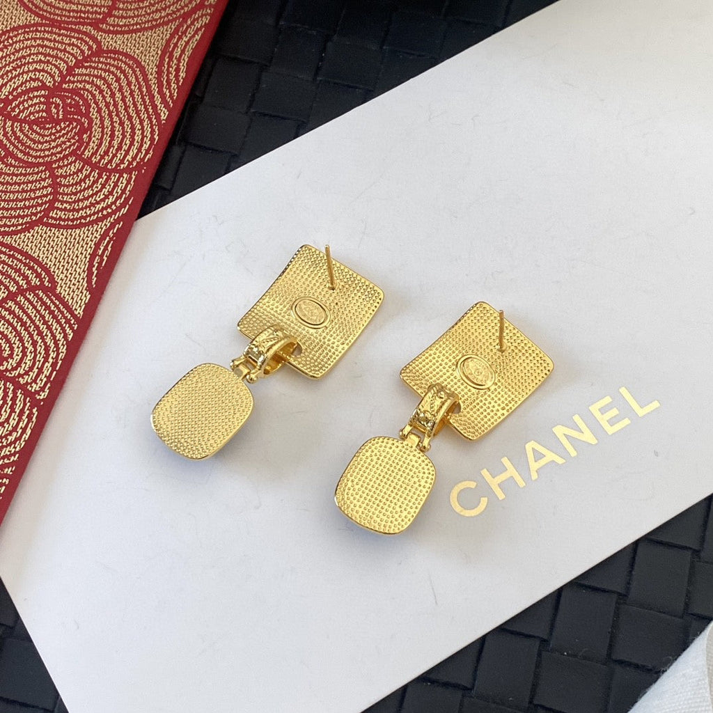 Chanel Black Crystal Earrings - 18K Yellow Gold