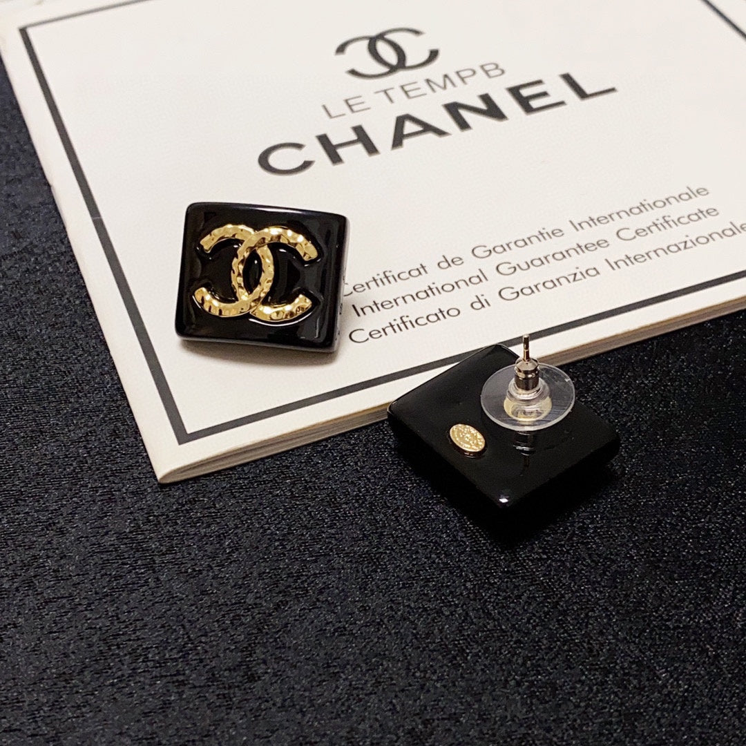 Chanel Black Resin Square Earrings - 18K Yellow Gold