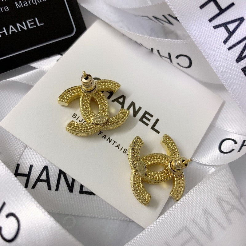 Chanel Pearl Earrings - 1.85 cm Height - 18K Yellow Gold