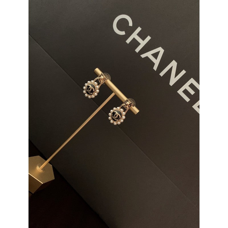 Chanel Pearl Earrings - 3 cm Height - 18K Yellow Gold
