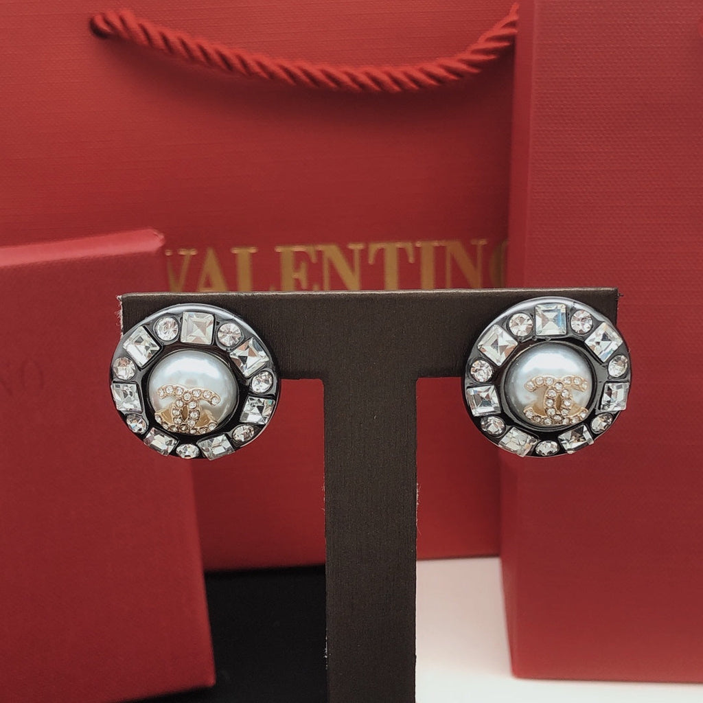 Chanel Crystals Black Earrings - 18K Yellow Gold