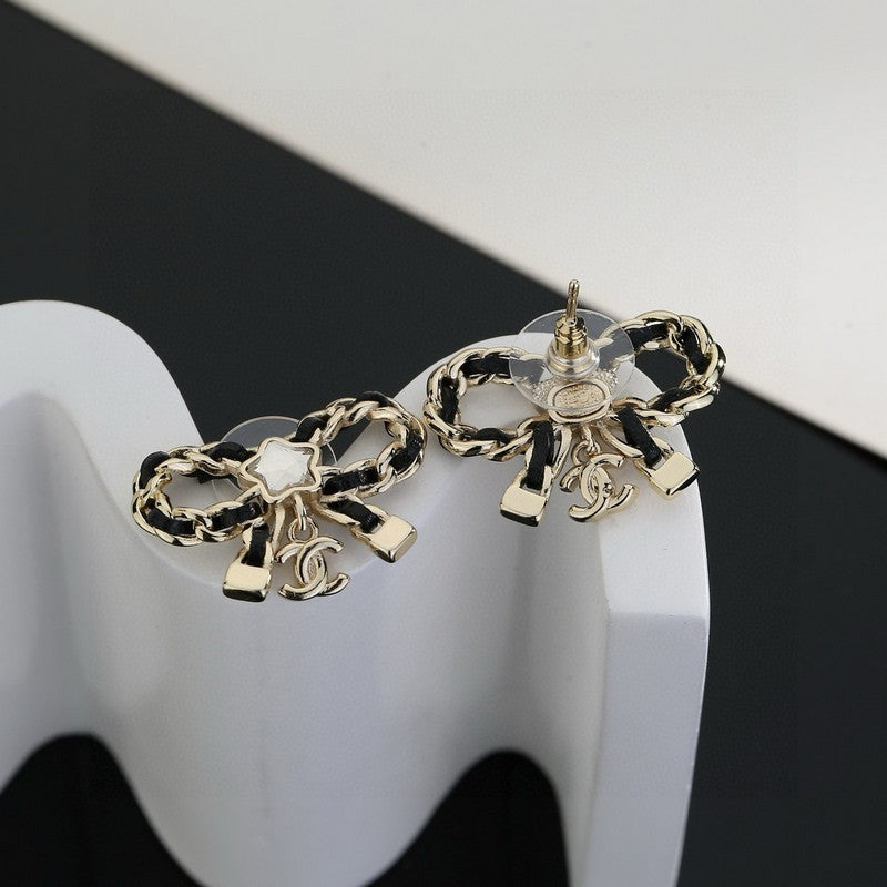 Chanel Butterfly Pendant Earrings - 18K Yellow Gold