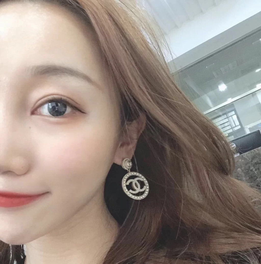 Chanel Pearl Earrings - 18K Yellow Gold