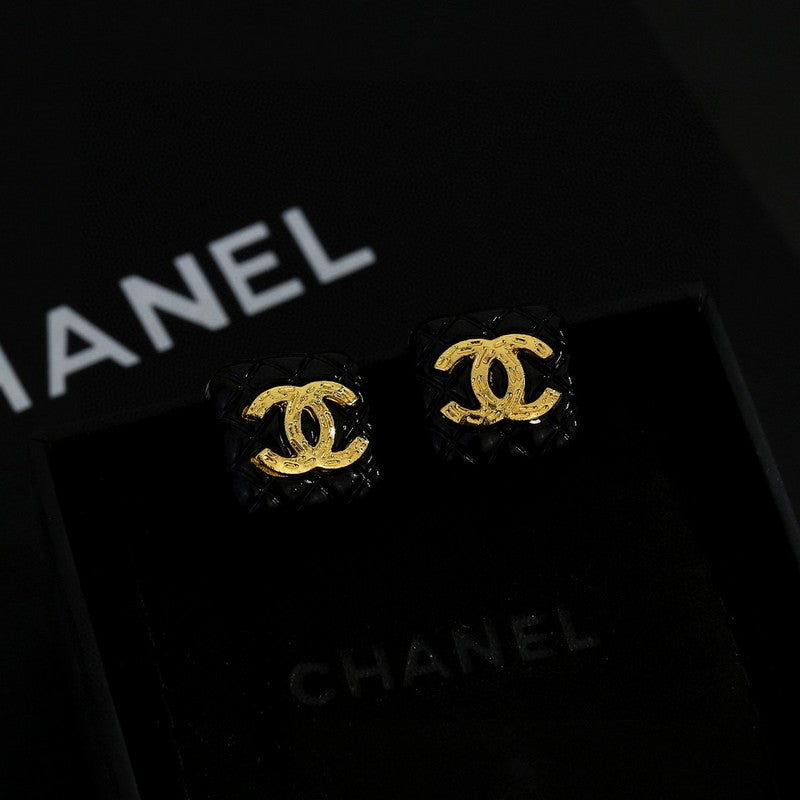 Chanel Black Gold Square Earrings - 1.5 cm Height - 18K Yellow Gold