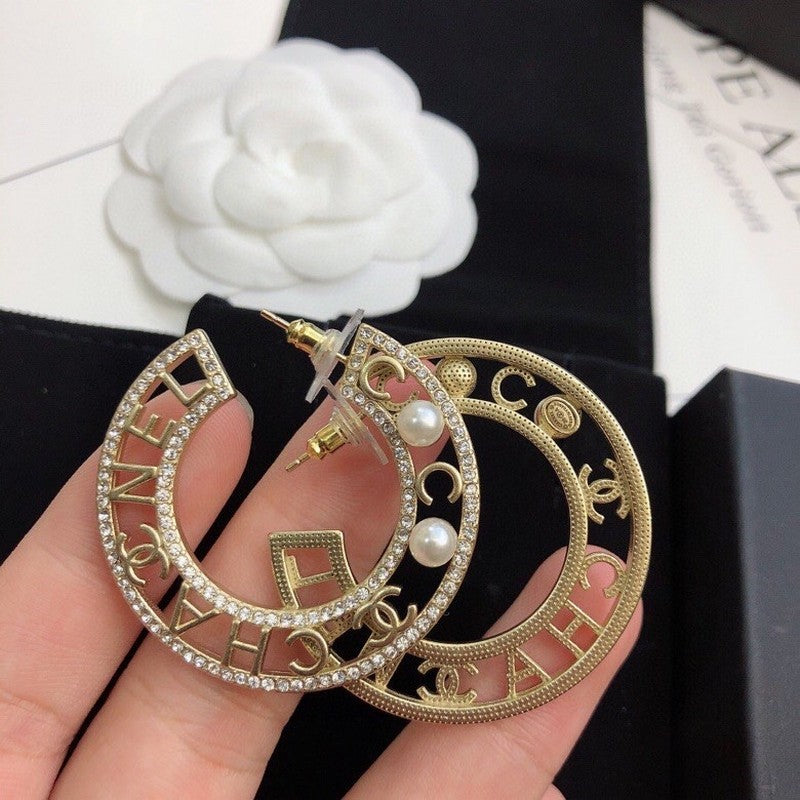 Chanel Circle Pearl Earrings - 18K Yellow Gold