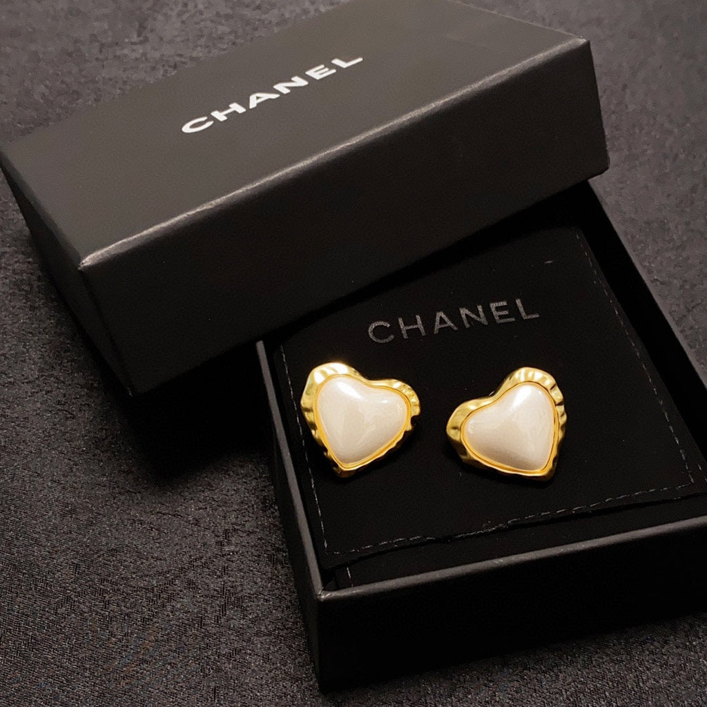 Chanel Heart Pearl Earrings - 18K Yellow Gold