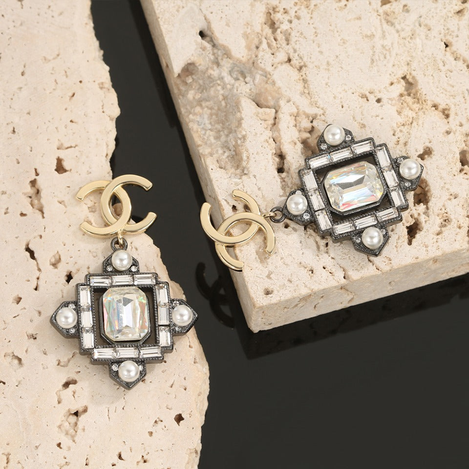 Chanel Crystal Earrings - 4 cm Height - 18K Yellow Gold