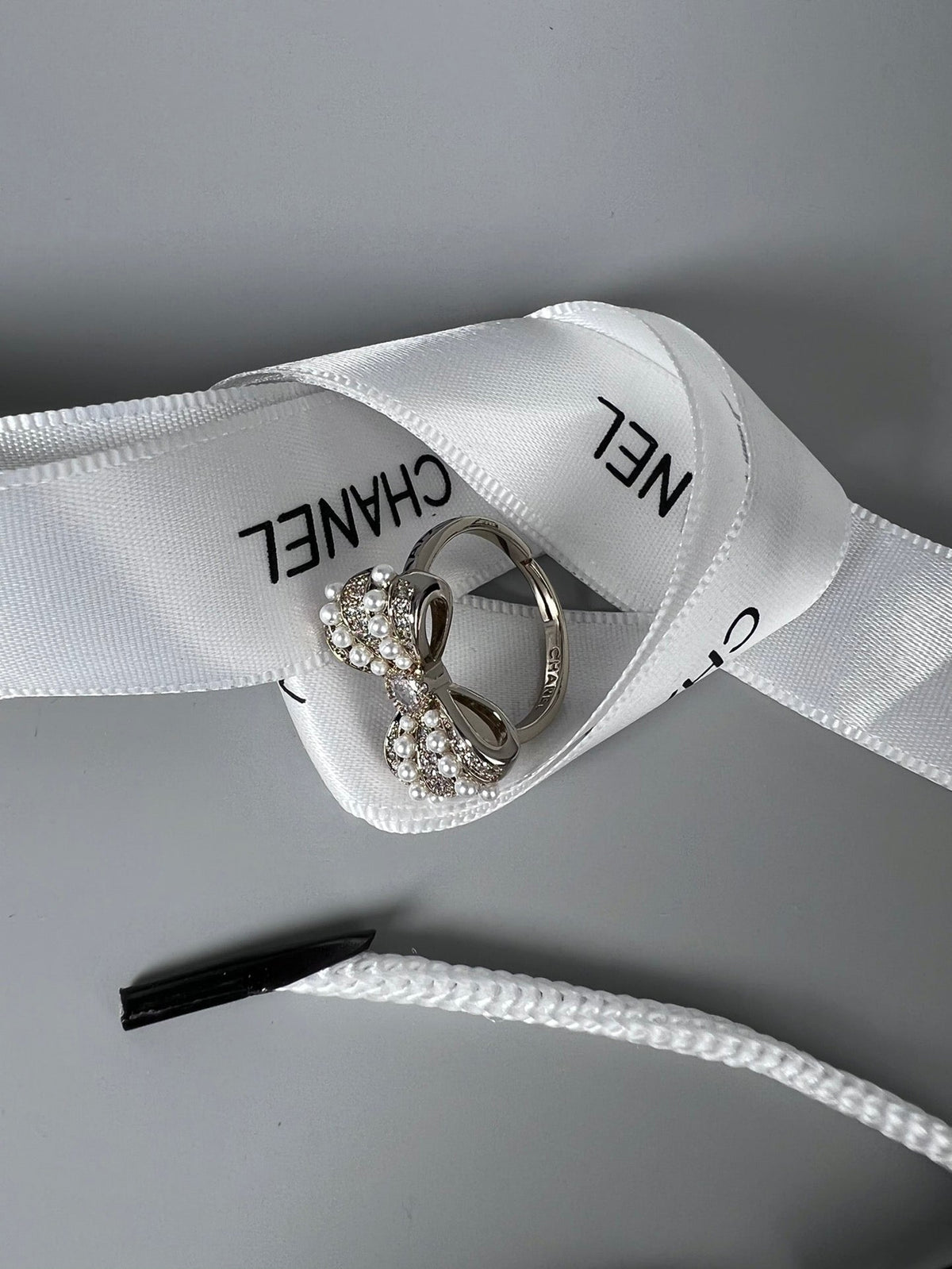 Chanel Bow Tie Pearl Ring - 18K White Gold