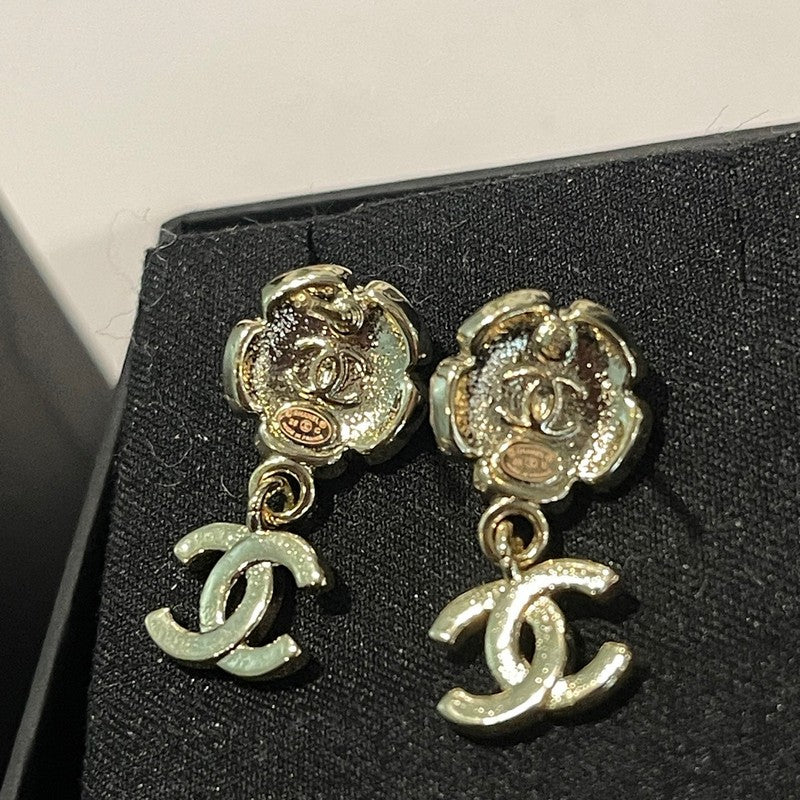 Chanel 26C Pink Camellia Diamond Earrings - 18K Yellow Gold